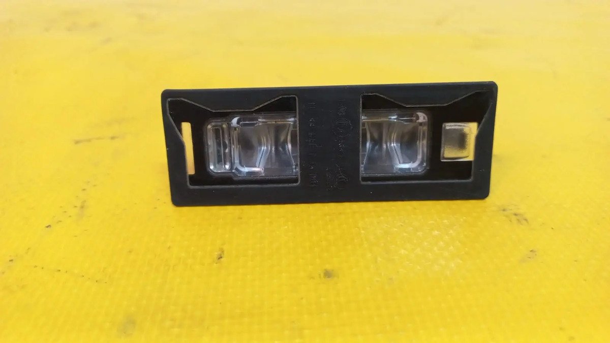D_636293-MLM85656346617_062025-F.jpg Luz Placa Audi Q5 2017 2024