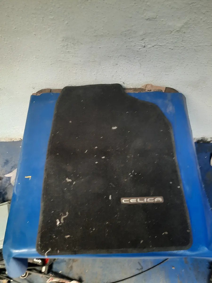 D_658635-MLM89113850442_082025-F.jpg Tapete Delantero Izquierdo Celica