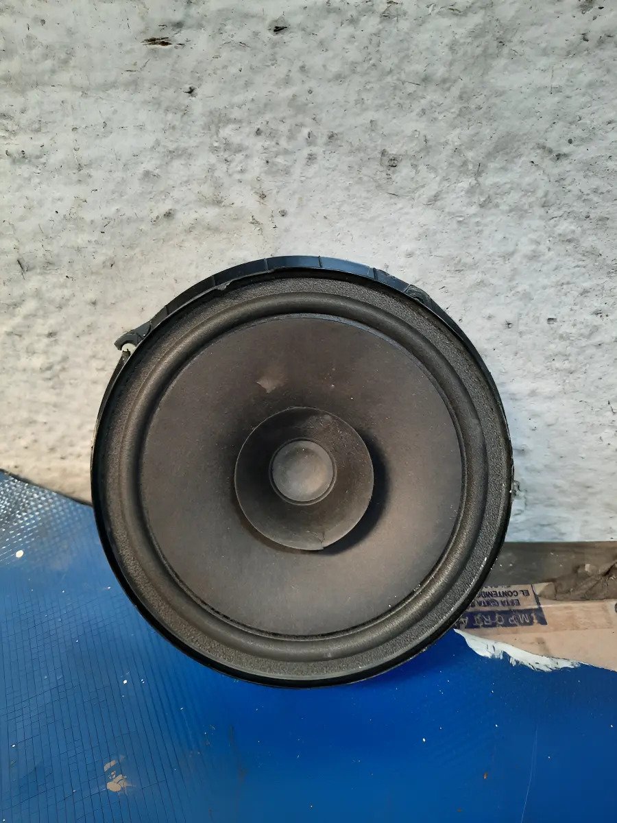 D_704731-MLM89119687742_082025-F.jpg Bocinas Traseras Vw Jetta Mk6 Aut. 2.5l 11/16