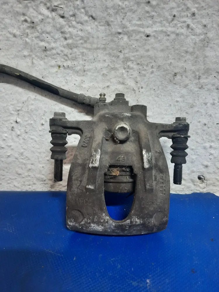 Caliper Delantero Derecho Corsa 2003 2008