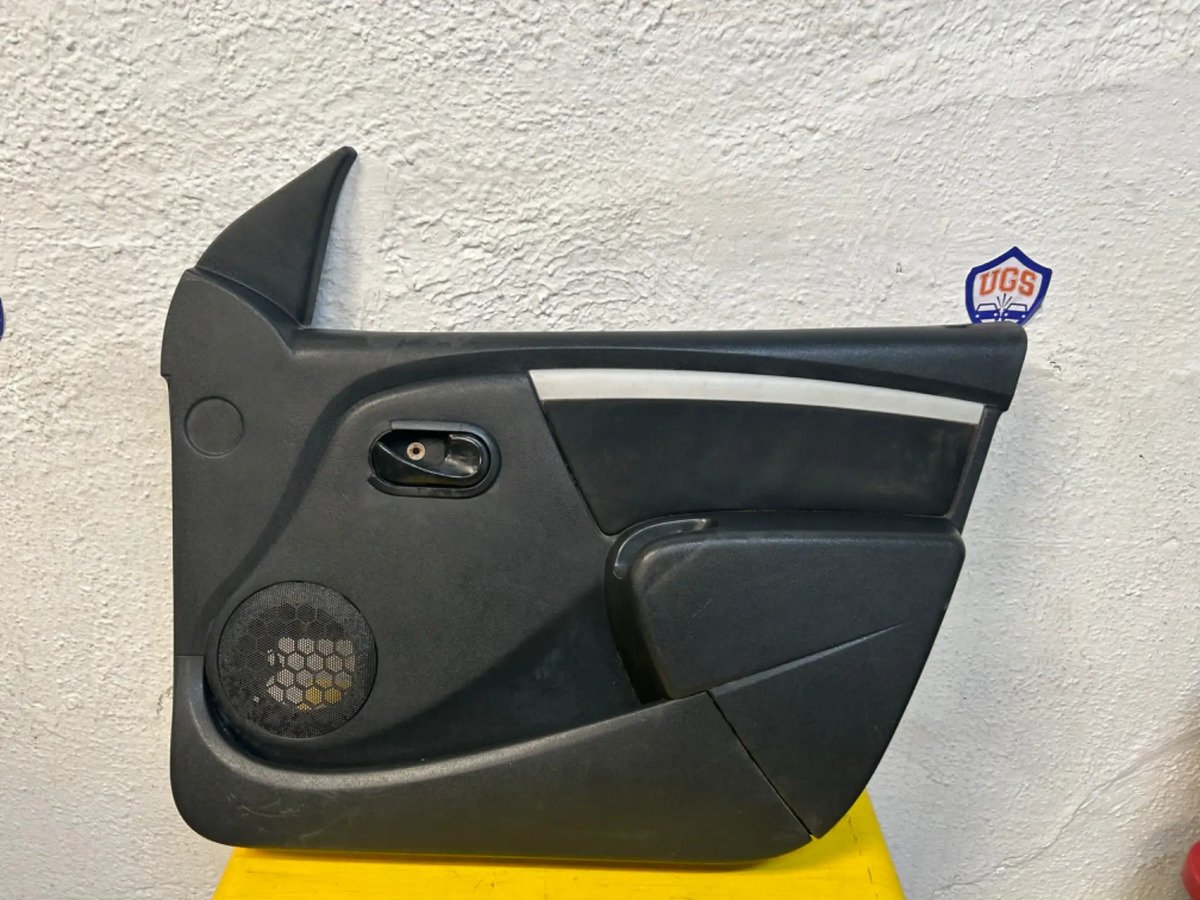 Tapiceria Delantera Derecha Nissan Aprio 2008 2010