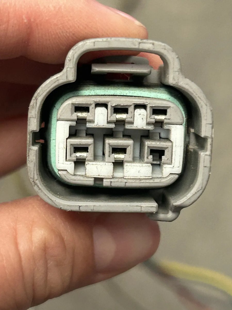 D_727202-MLM81798350933_012025-F.jpg Conector Tomacorriente 12v Trasero Tacoma 2005 2015