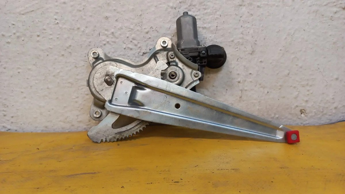 D_758954-MLM79592476727_092024-F.jpg Motor Elevador Trasero Izquierdo Yaris 2007 2016