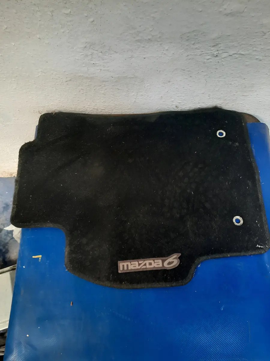 D_763585-MLM89489727283_082025-F.jpg Tapete Mazda 6