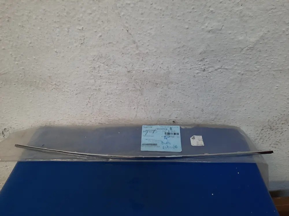 Moldura Cromada Mercedes Clase C 2014 2015