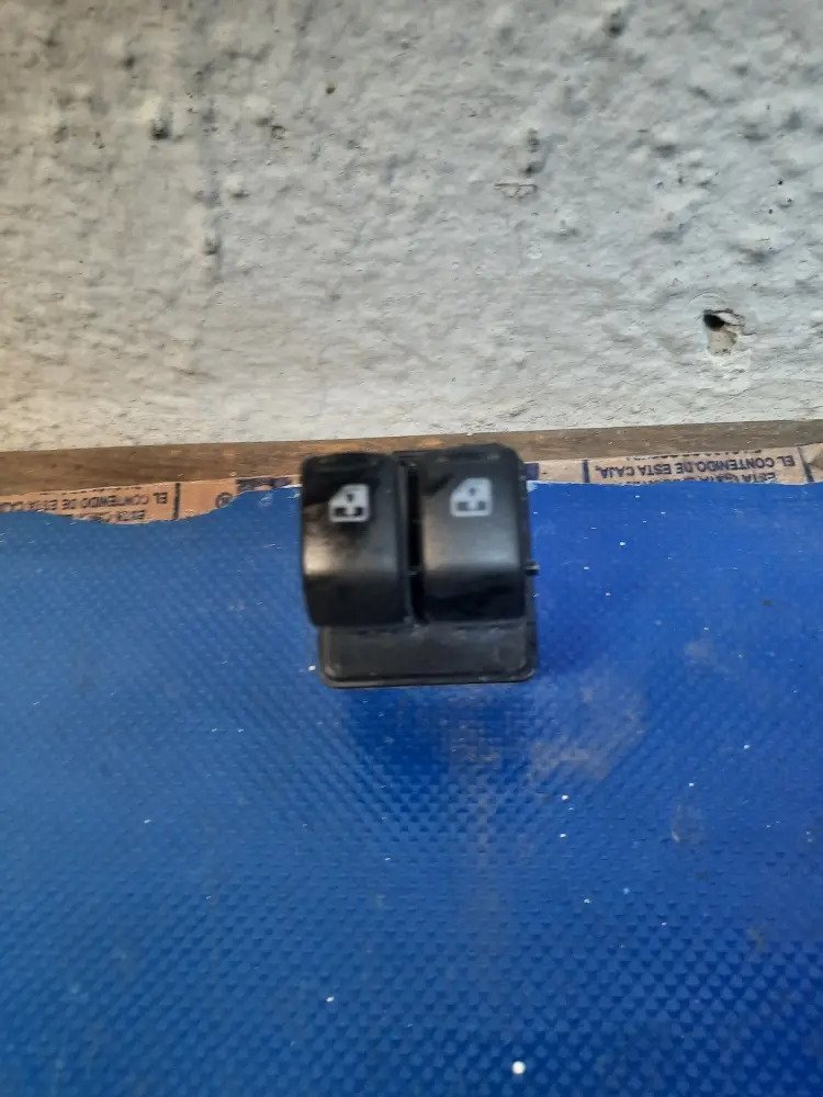 Interruptor Control Cristales Spark 1.2l 13 17 Original