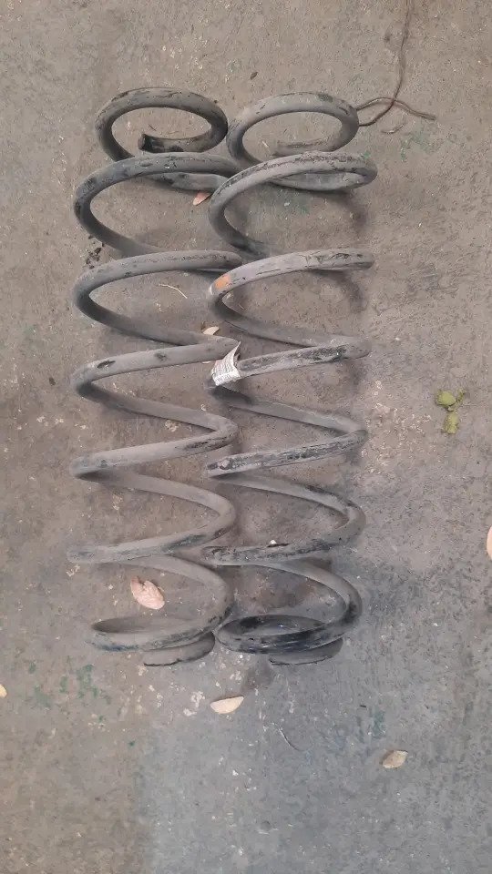 D_805365-MLM70717284516_072023-F.jpg Par Resortes Traseros Ford Figo 2016 2021