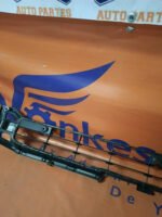 Rejilla Central De Toyota Hiace 2014 2016