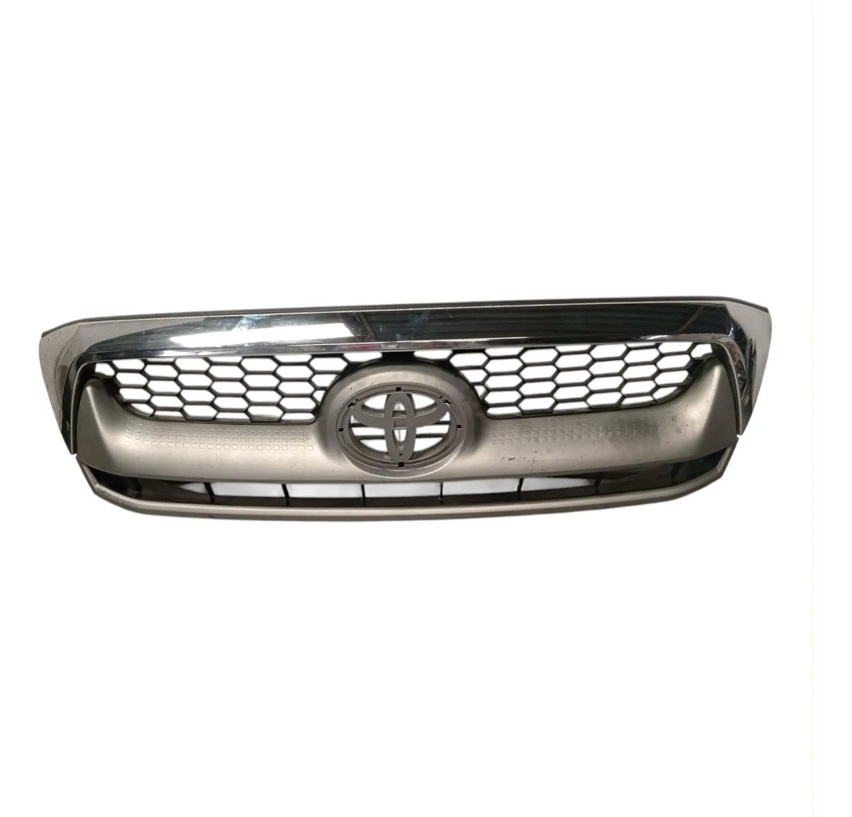 D_654370-MLM113984881400_072026-F.jpg Parrilla Toyota Hilux 2009 2011
