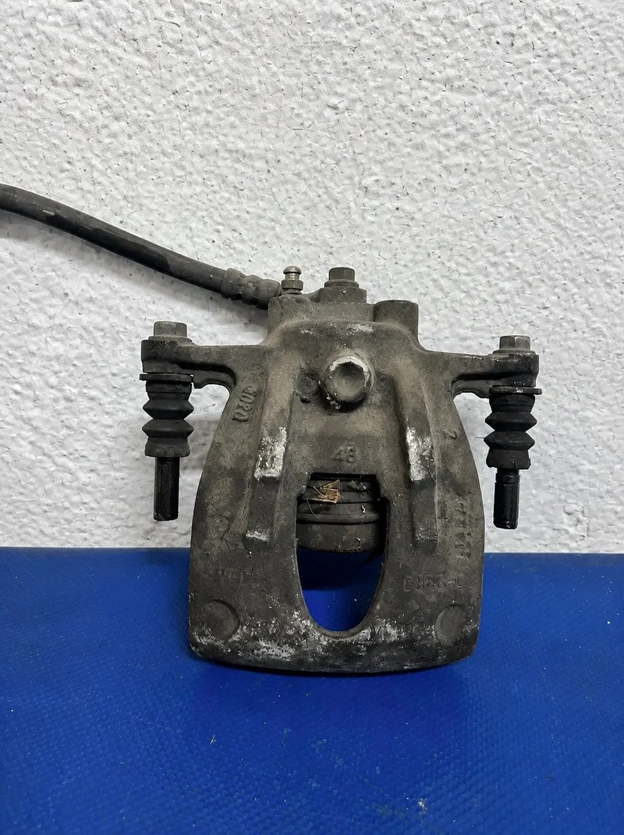 D_696001-MLM116427859066_092026-F.jpg Caliper Delantero Derecho Corsa 2003 2008