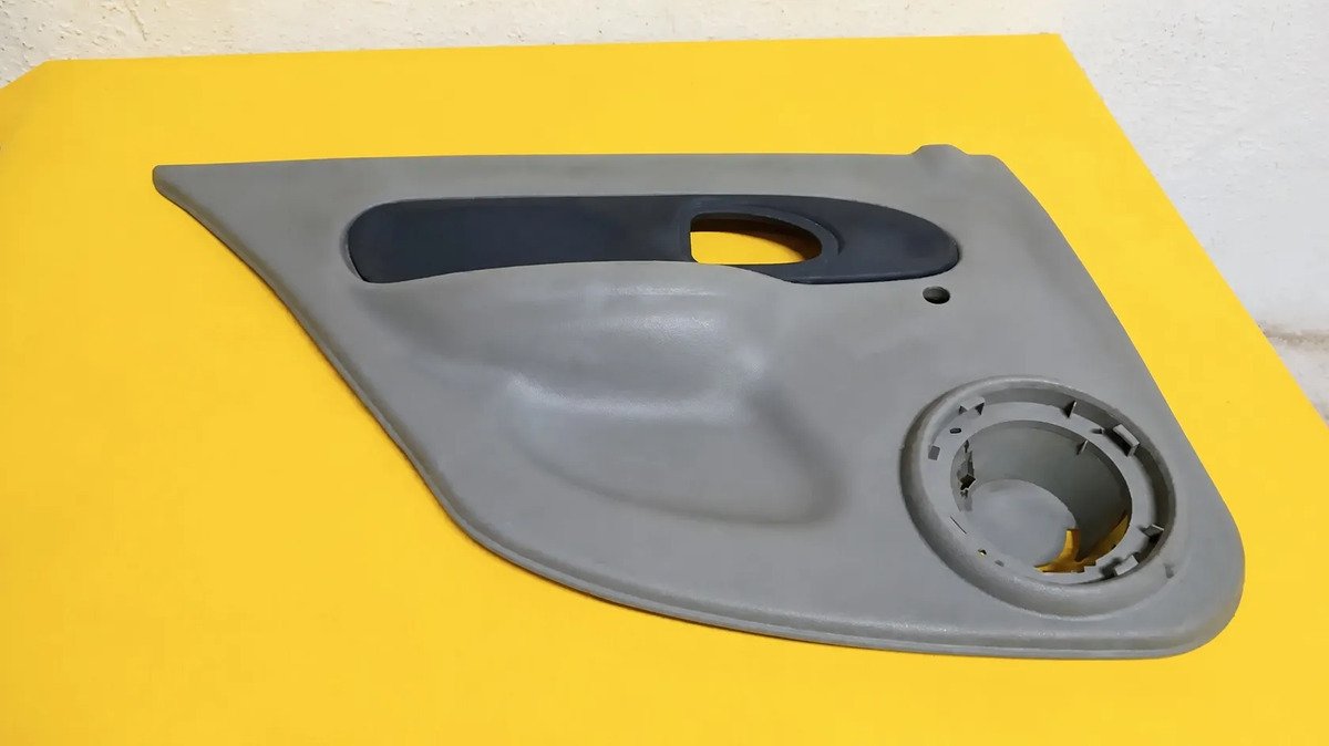 D_745766-MLM117928655569_092026-F.jpg Tapa De Puerta Trasera Izquierda Clio 2002 2010