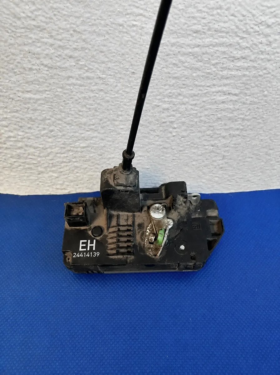 Chapa De Cerradura Trasera Derecha Meriva 2003 2008